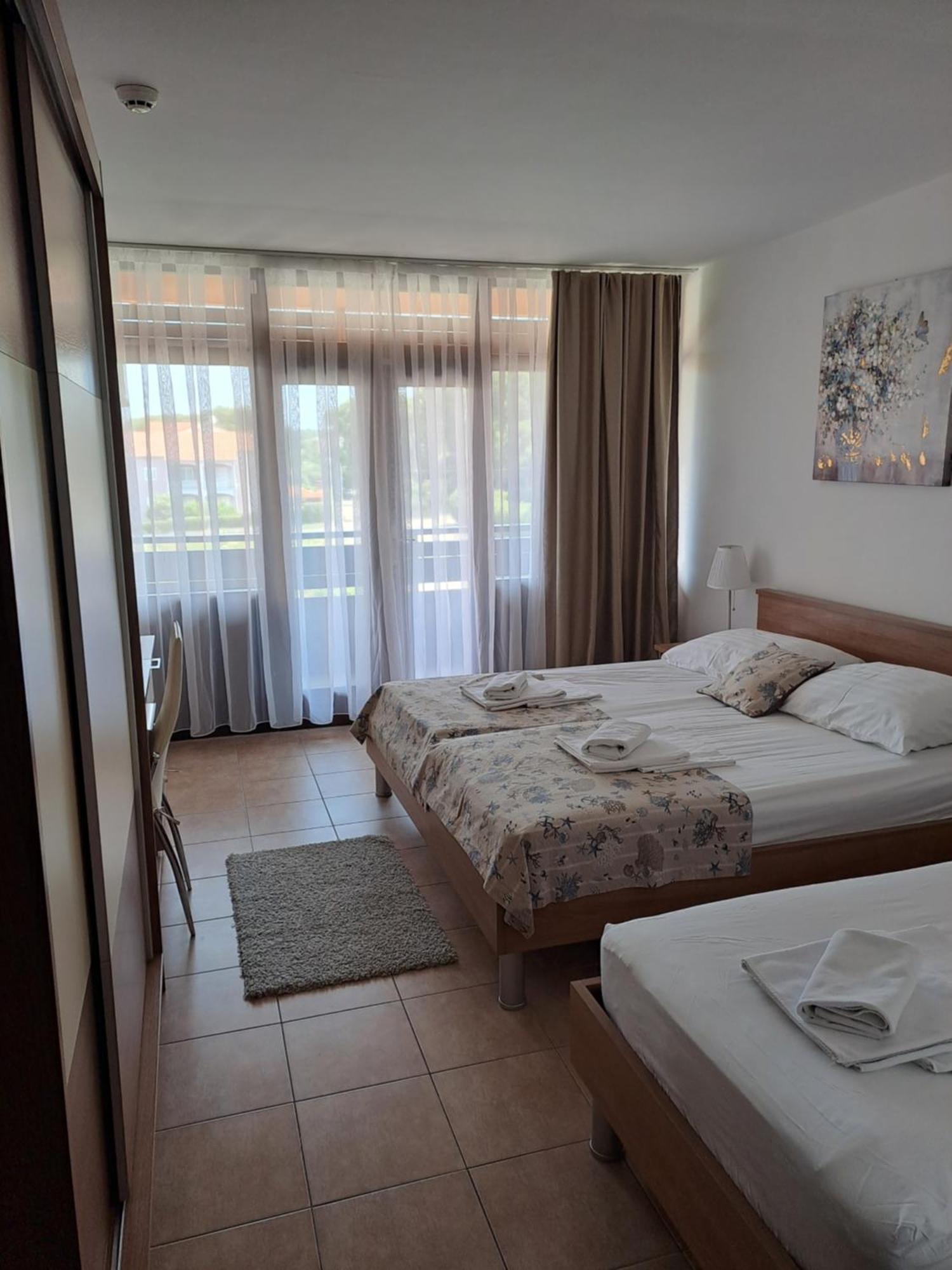 Hotel Albamaris Biograd Na Moru Exterior photo